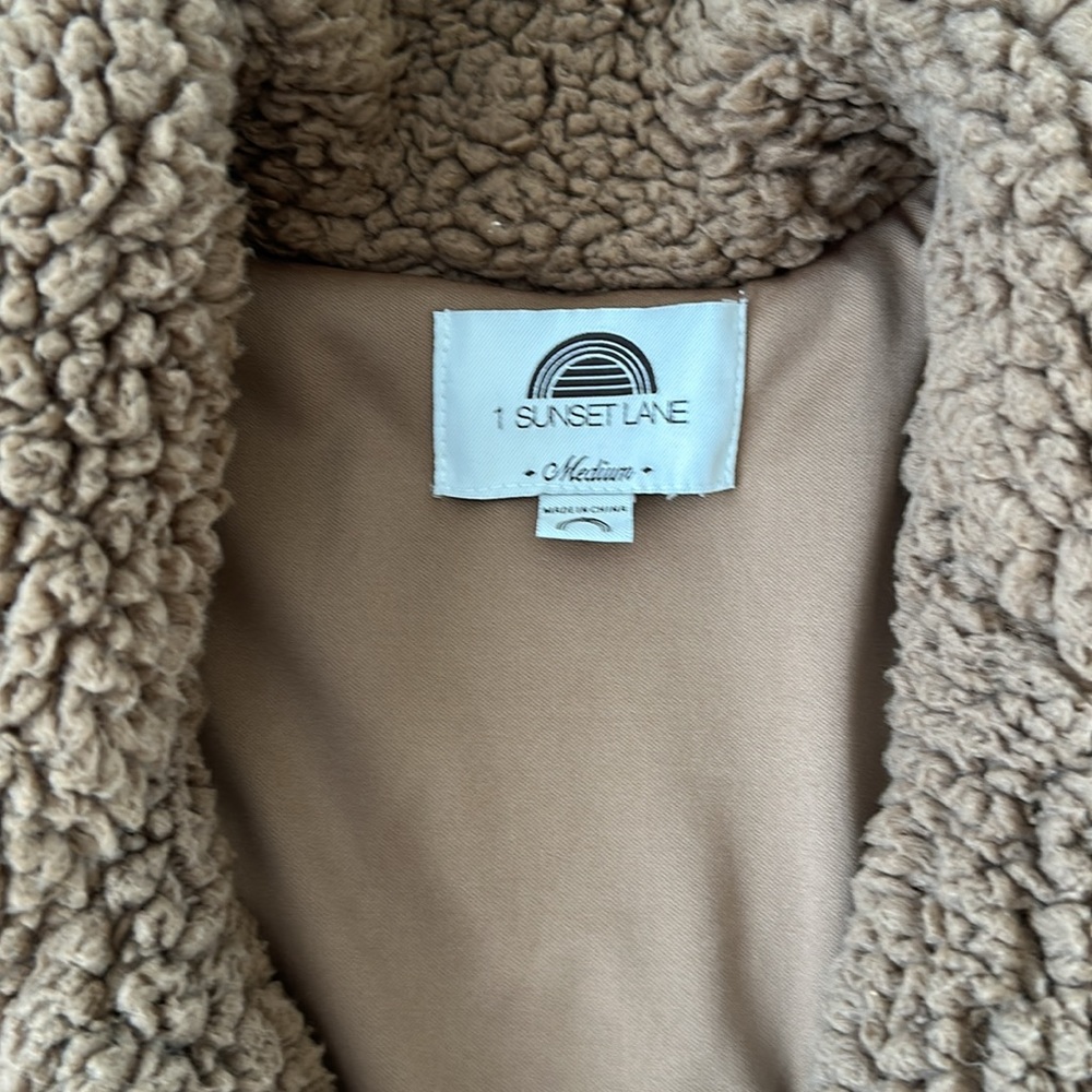 1 Sunset Lane Sherpa Jacket, Size M - Picture 2 of 3
